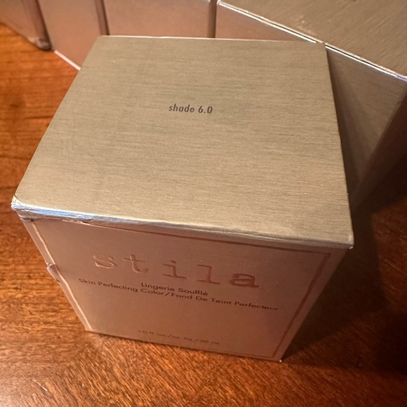 Stila Lingerie Soufflé Skin Perfecting Color - Picture 2 of 7